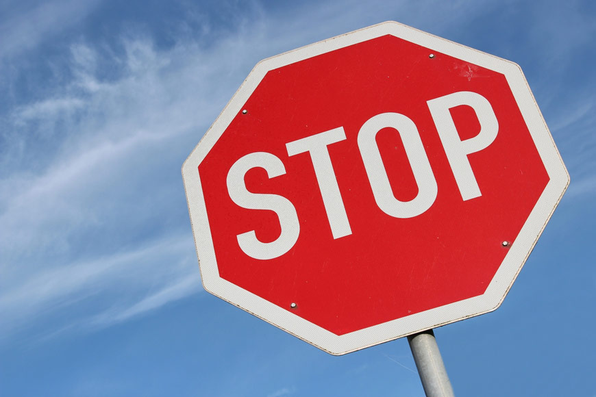 Znak STOP symbolizujący zatrzymanie, zawieszenie postępowania rozwodowego  – actavera.eu
